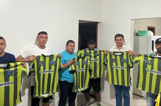 Departamento de Esportes tem novo diretor e apresenta camisa da Seleção de Jatobá do Piauí

